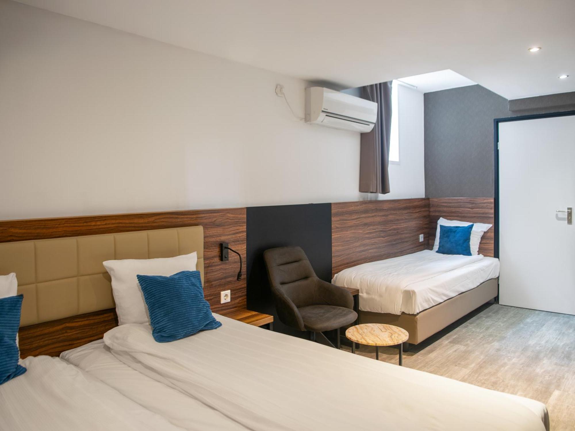 Amsterdam Hotel 3*